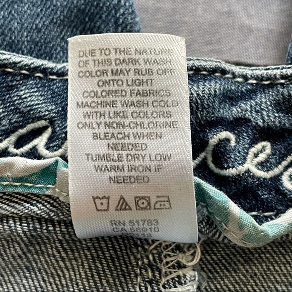 ✅HOST Pick✅ Maurices Cropped Jeans, Size 3/4 - Picture 6 of 9